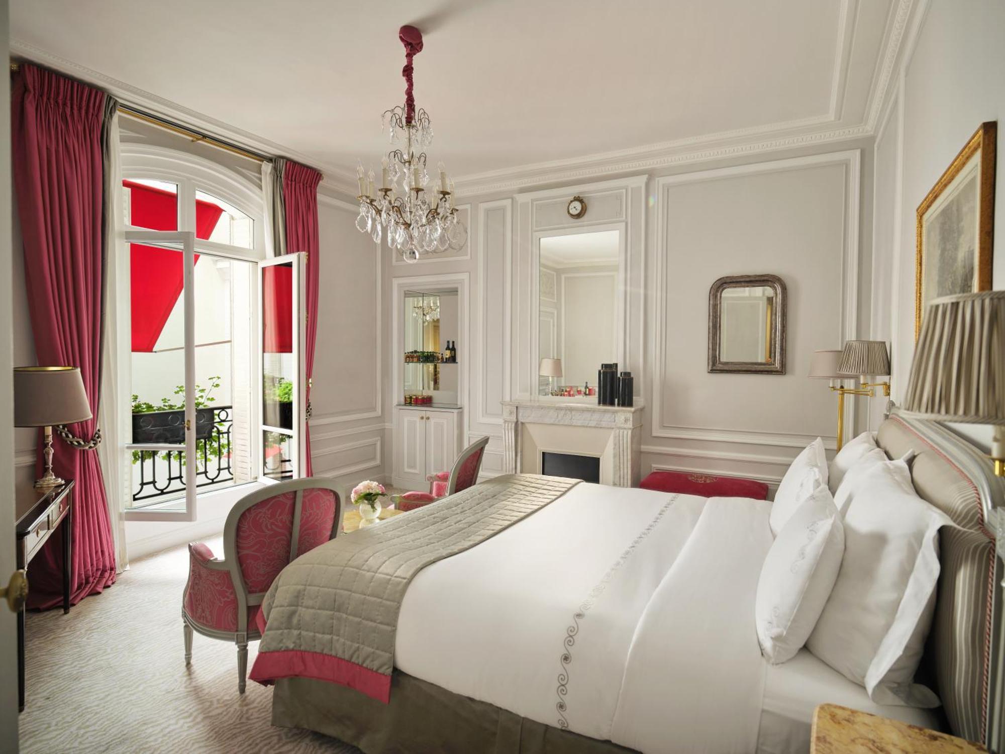 Plaza Athénée - Dorchester Collection Hotel Paris