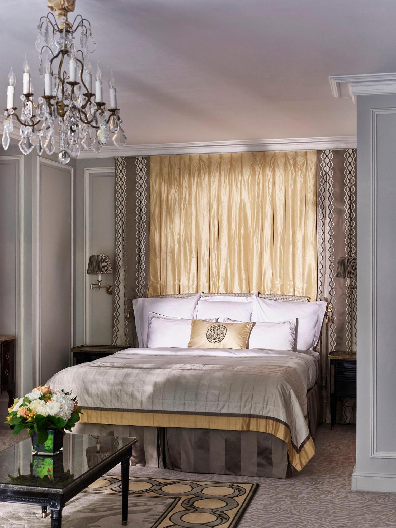 Plaza Athénée - Dorchester Collection Hotel Paris