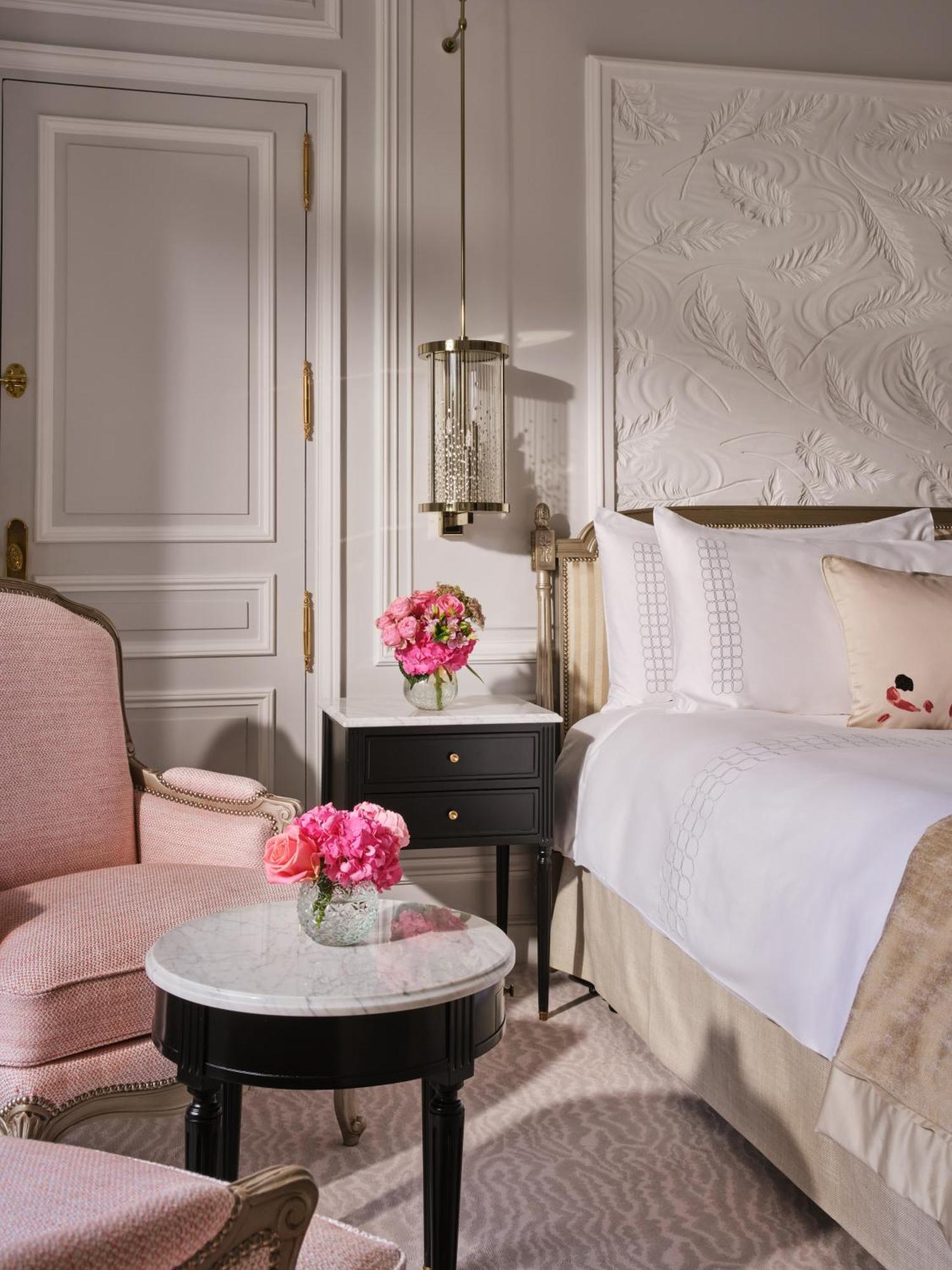 Plaza Athénée - Dorchester Collection Hotel Paris