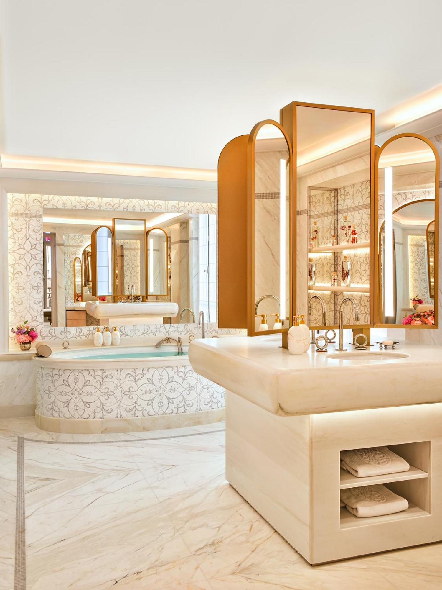 Plaza Athénée - Dorchester Collection Paris