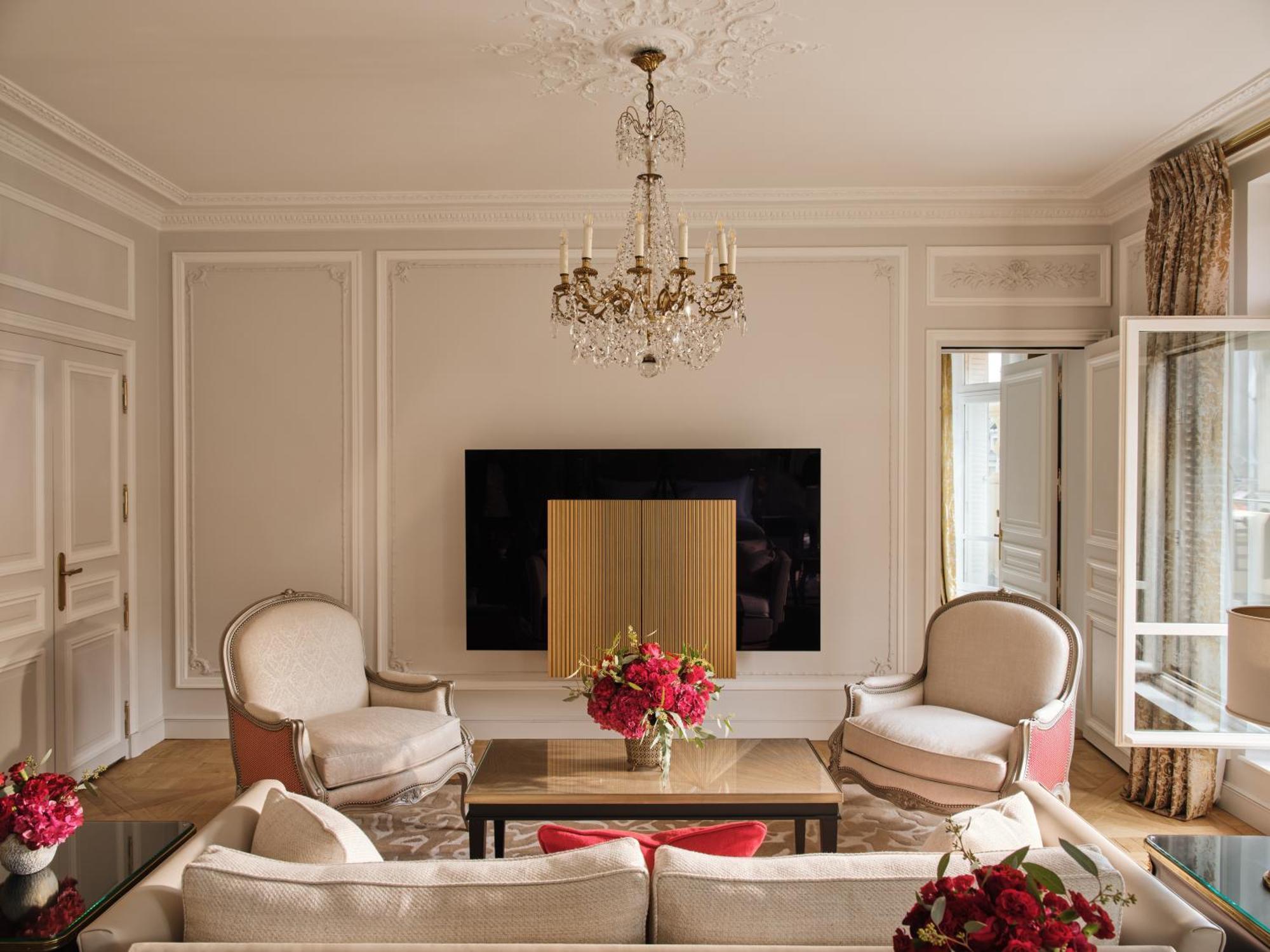 Plaza Athénée - Dorchester Collection