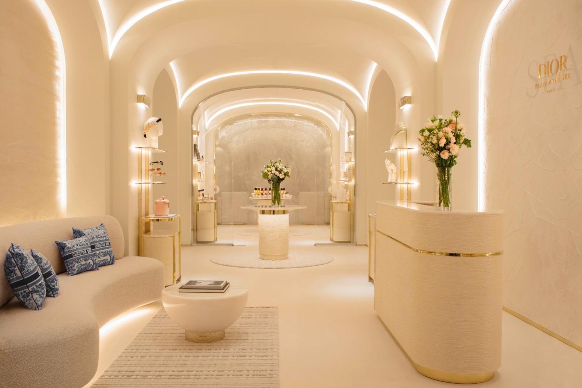 Plaza Athenee - Dorchester Collection Paris