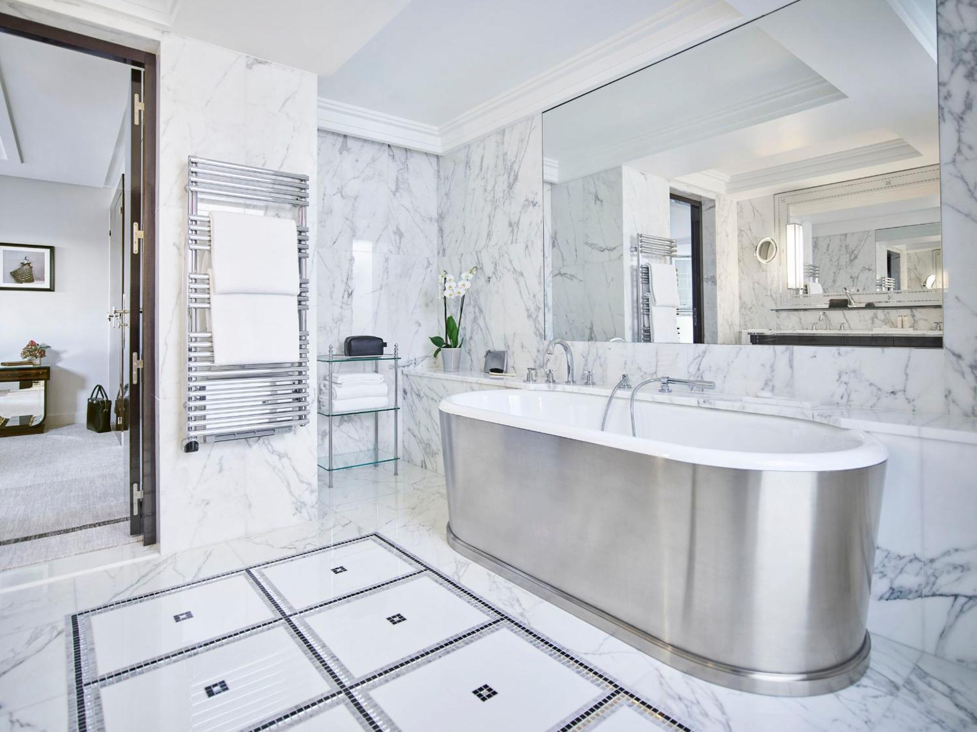 Plaza Athenee - Dorchester Collection