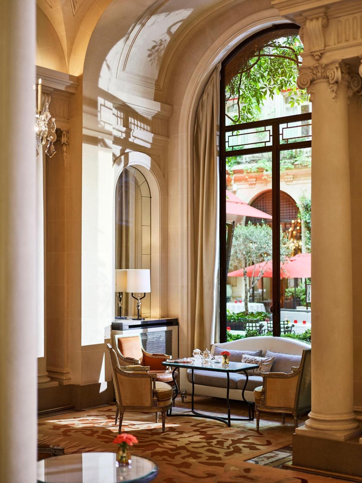Plaza Athenee - Dorchester Collection Hotel 5*